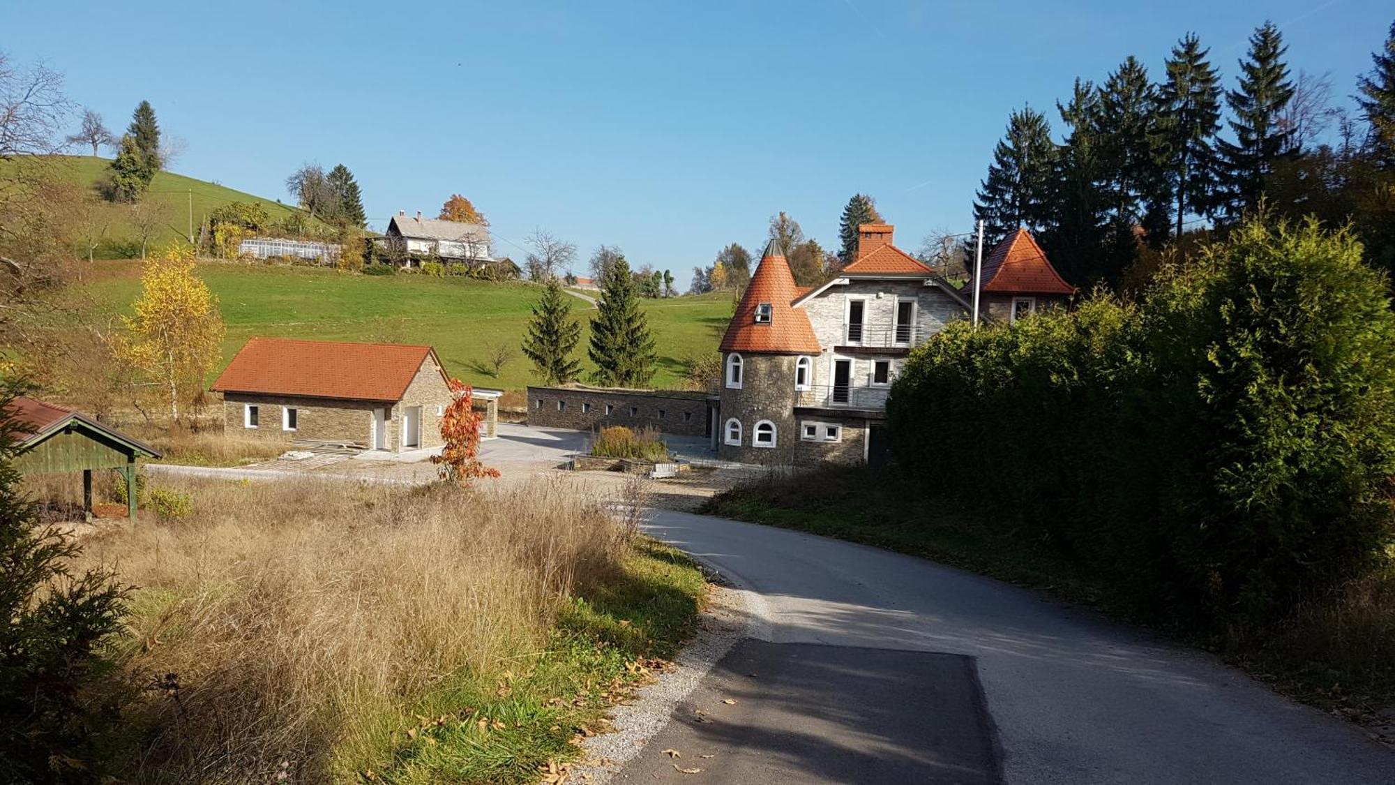 Отель Gladiaterra Castle Smrecje Экстерьер фото